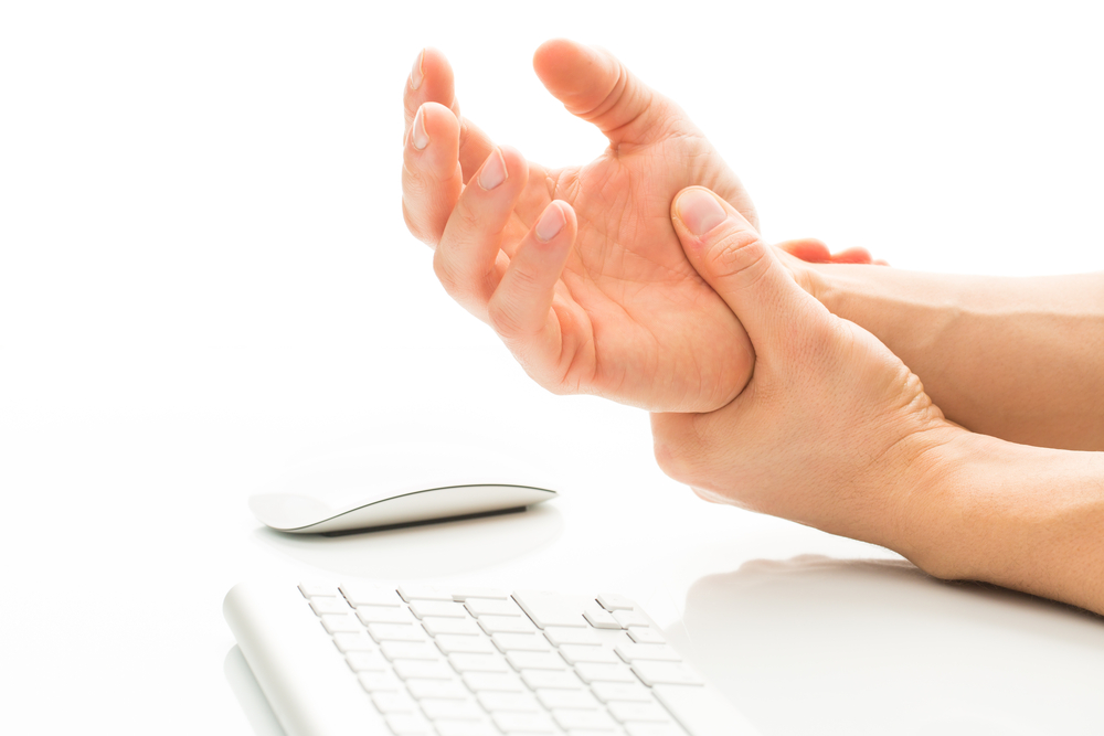 HAND_WhyYoushouldNeverIgnoreCarpalTunnelSyndrome.jpg